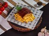 Свиные рёбра в соусе барбекю с картофелем фри