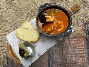 Рыбацкая томатная похлёбка с морепродуктами